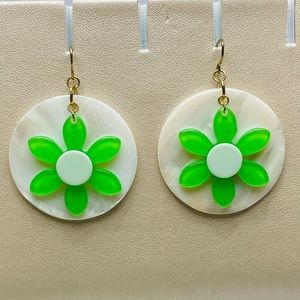 Beautiful sea shells white round earrings and green flowers | fashion earrings